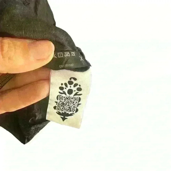 FP Movement Great Escape Run Windbreaker NWOT SMALL Black and Silver - Picture 8 of 9